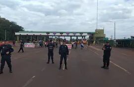La manifestación se inició esta mañana y se extenderá hasta las 16:00, frente al puesto de peaje en la ciudad de Minga Guazú.