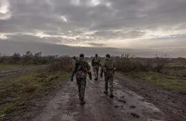 Soldados ucranianos en la región de Jersón, el pasado jueves.