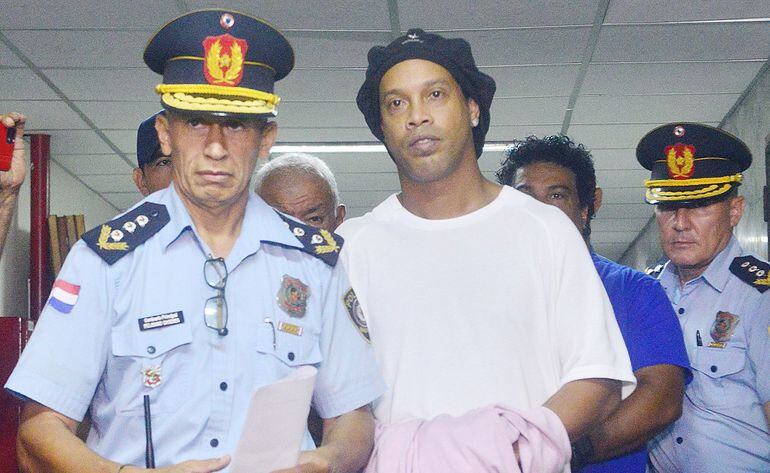 Ronaldinho (ya desvinculado del proceso), en una de las ocasiones en que acudió a tribunales.