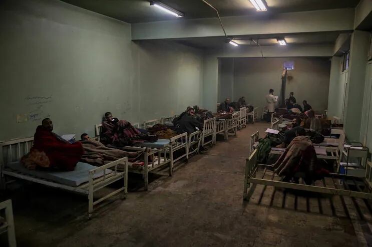 Drogadictos descansan en un centro de rehabilitación en Kabul, Afganistán.