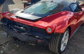 Automóvil Ferrari con chapa paraguaya, retenido en Argentina.