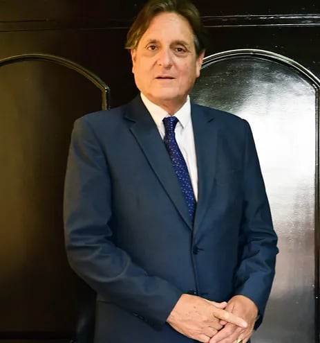 El embajador de Ecuador en Asunción, Santiago Apunte.