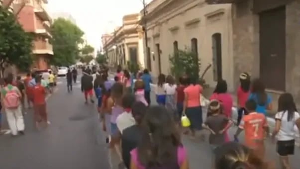 Nativos marcharon por el centro capitalino rumbo a Palacio de Gobierno