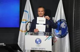 El presidente de Panam Sports, el chileno Neven  Ilic Álvarez, anunciando a Asunción como sede.