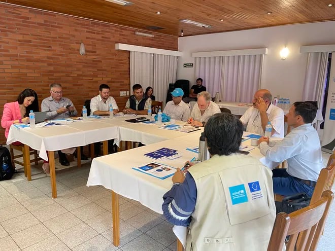 Intendentes de los cuatro distritos del Chaco en reunión con el embajador de la Unión Europea en Paraguay, Javier García de Viedma.