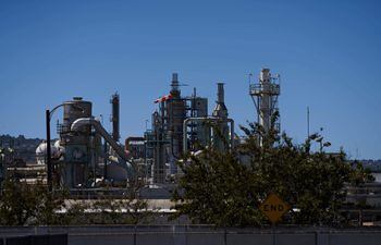Refinería de petróleo en Wilmington, California. (AFP)