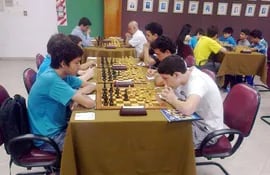 muchos-ninos-y-jovenes-figuran-entre-los-participantes-del-irt-de-la-cooperativa-san-cristobal-de-ajedrez--223716000000-1033898.jpg