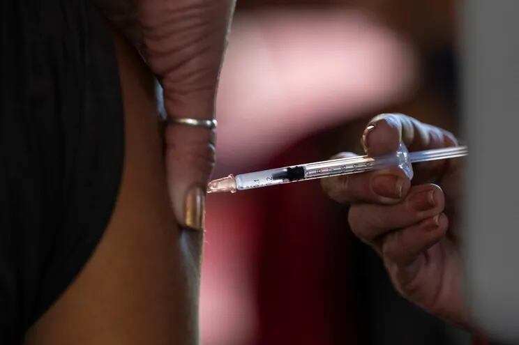 La segunda etapa de vacunación contra el coronavirus, dirigida a personas de 18 a 49 años con comorbilidades, se hará con dosis de la Sputnik V, aseguró el viceministro de Salud, Hernán Martínez.