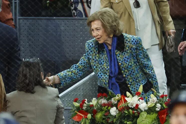 La reina Sofía asistió con una gran sonrisa a la final individual masculina del Mutua Madrid Open, que se disputó ayer domingo en las instalaciones de la Caja Mágica, en Madrid.