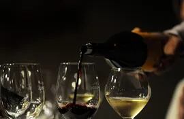 “Cuando hacemos una cata, con frecuencia estamos llenos de automatismos (...) no exploramos el vino correctamente”, explica a la AFP Gabriel Lepousez, doctor en neurociencia del Instituto Pasteur.