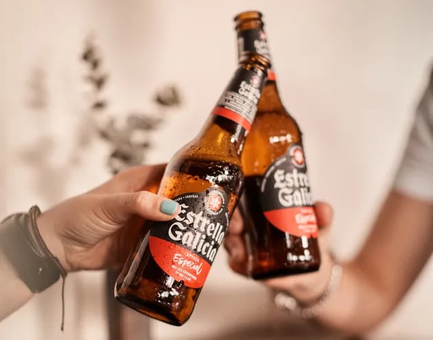 Estrella Galicia es una cerveza premium artesanal fabricada en tierras españolas desde 1906.