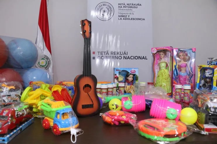 El Banco de juguetes junta los nuevos y usados que se quieran donar ya que el ministerio de la niñez llega a los menores del Centro de Atención Integral que funciona en el mercado de abasto y también a los que son beneficiados con el programa Abrazo.