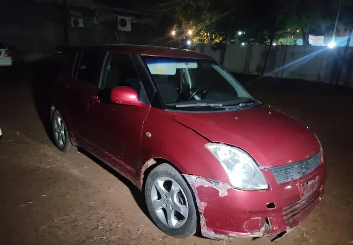 Este vehículo fue robado el miércoles y posteriormente usado en un atraco por los ladrones, informó la Policía.