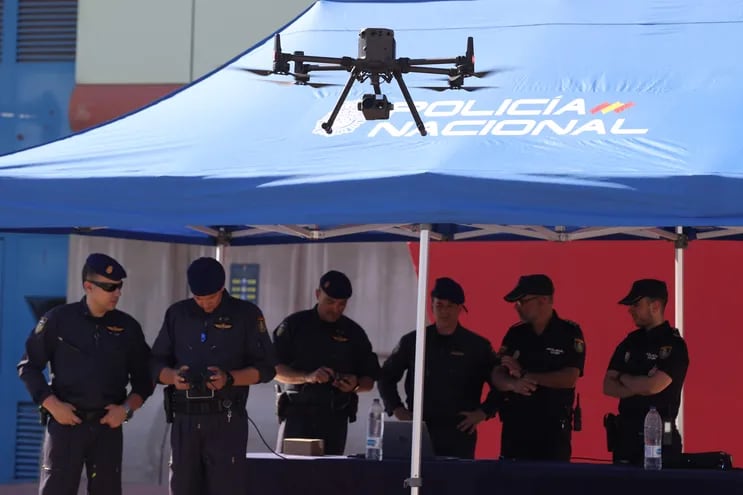 La Policía española desmanteló una organización dedicada a suministrar a redes de narcotráfico de distintos países drones aéreos y semisumergibles, nuevos sistemas para transportar hasta 200 kilos de droga.