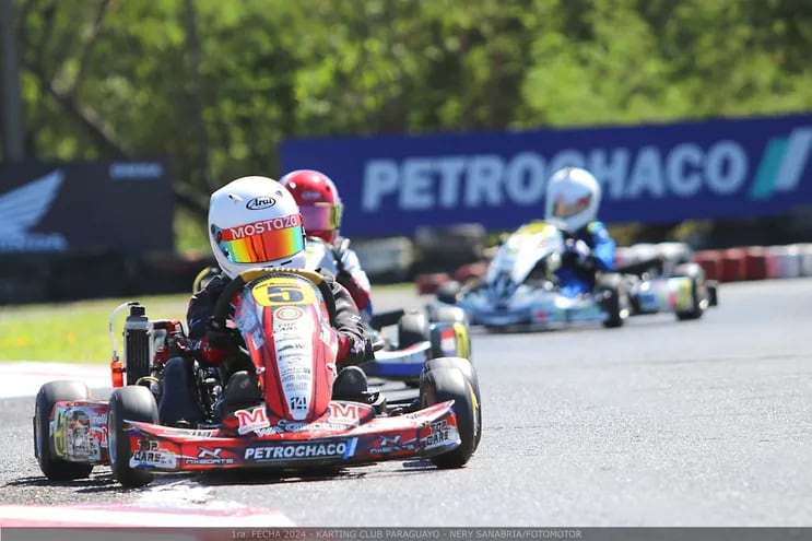 El piloto Sebastián Wasmosy (kart #5) se adjudicó la victoria en la categoría Rotax Micro Max en la primera fecha del certamen, que se llevó a cabo en la última semana del mes de marzo.