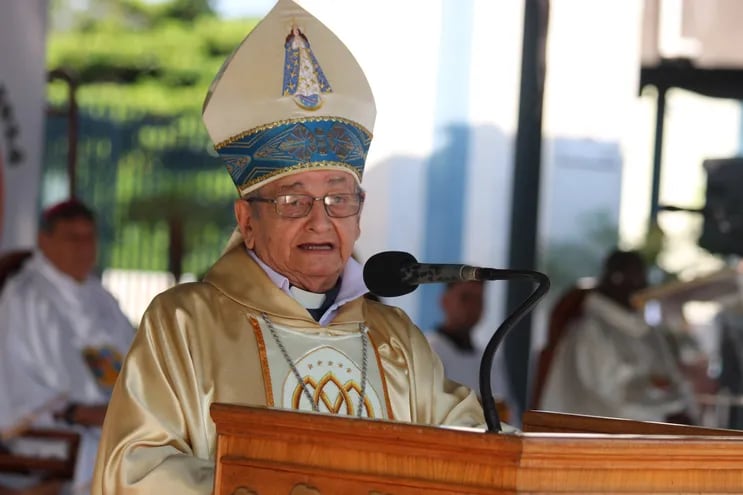 Monseñor Mario Melanio Medina, obispo emérito de San Juan Bautista Misiones presidió la misa en el quint5o día del novenario de la Virgen de Caacupé.