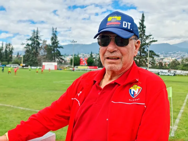 Ever Hugo Almeida, entrenador de El Nacional, en el regreso a los entrenamientos tras una operación.