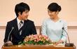 La princesa Mako, la hija mayor del príncipe Akishino, con su prometido Kei Komuro.