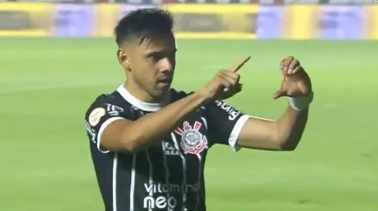 Ángel Romero, en la celebración de su gol.