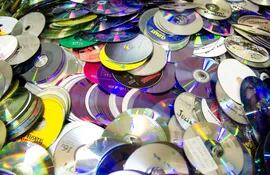 A la espera del reciclaje: los CD y DVD en desuso contienen plásticos de alta calidad que pueden recuperarse si se eliminan correctamente.