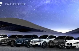 BMW invita a descubrir la emoción de la potencia sostenible de sus vehículos eléctricos e híbridos.
