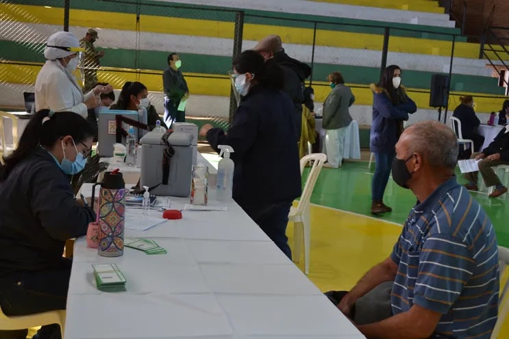 La vacunación prosigue en el Polideportivo Municipal de San Juan.