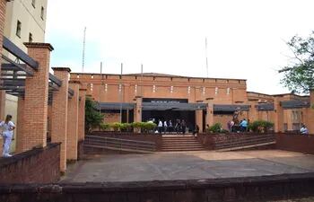 Profesionales del Derecho nucleados al Colegio de Abogados del Noveno Departamento de Paraguarí repudian restitución de fueros a senadores.