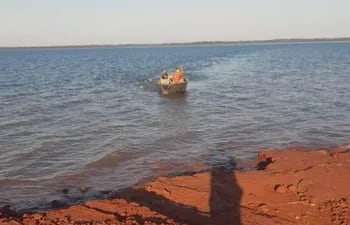 El cuerpo fue hallado por personal de la Armada Paraguaya en el Lago de Itaipú. (Imagen ilustrativa).