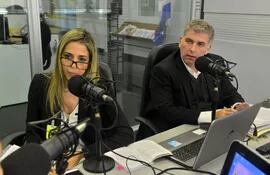 en-estudios-la-abogada-paola-villalba-y-el-abogado-agustin-saguier--122349000000-1727960.jpg