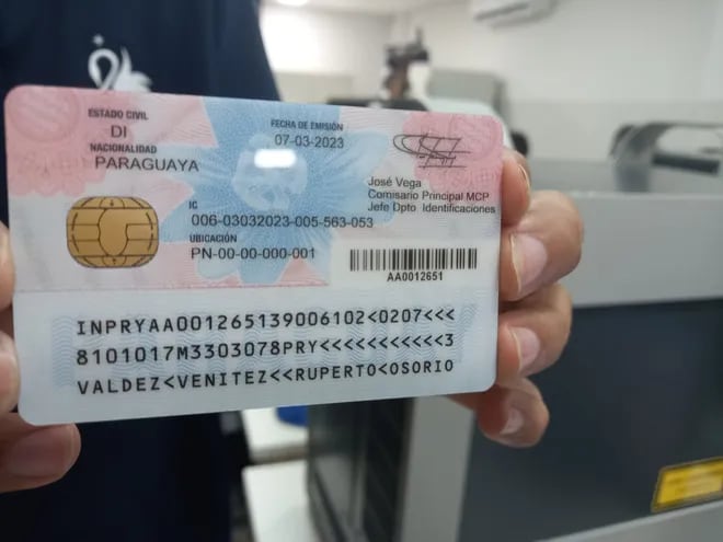 La nueva cédula de identidad tendrá un chip con información biométrica de la persona.