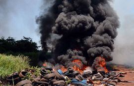 El alergista calificó la quema de basura como un "deporte paraguayo".