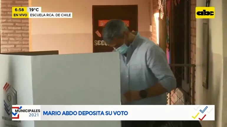 El presidente Mario Abdo Benítez acudió a votar.