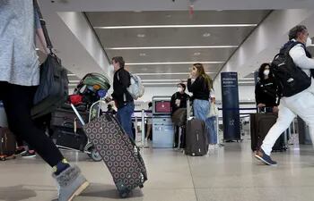 Aeropuerto Internacional de Miami, Florida. Cientos de vuelos fueron cancelados por contagios de covid-19 en la tripulación.
