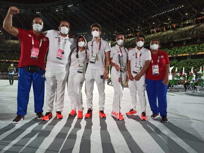 Integrantes del Team Paraguay en la ceremonia de apertura de los Juegos Paralímpicos de Tokio.