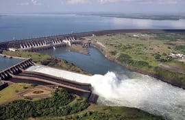central-hidroelectrica-paraguayo-brasilena-de-itaipu-foto-de-archivo-05406000000-1688273.jpg