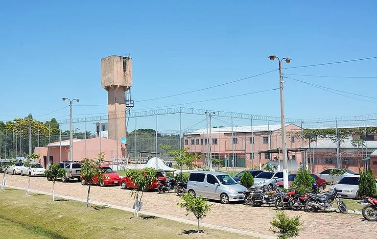 Fachada de la Penitenciaría Regional “Padre Juan Antonio de la Vega”, ubicada en Emboscada.