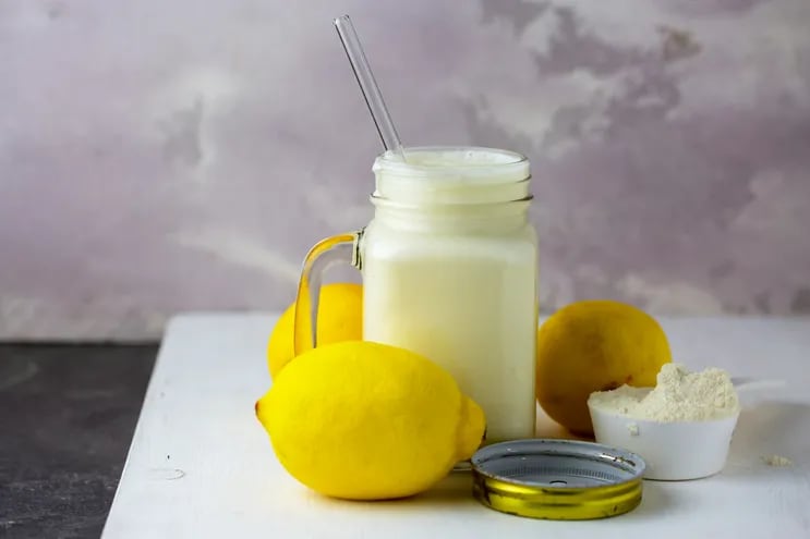 Milkshake o batido de lima-limón.