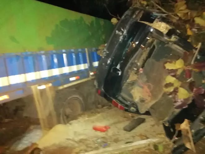 Accidente fatal en Pedroso, que involucró a dos camiones.
