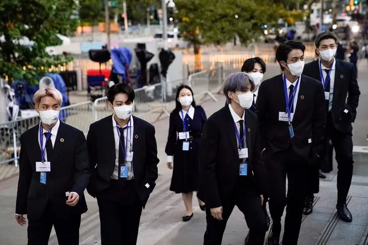 Miembros de la banda surcoreana BTS  llegan a la asamblea general de las Naciones Unidas, en Nueva York.