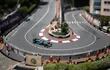 El piloto español de Fórmula 1 Fernando Alonso del equipo Aston Martin en acción durante la primera sesión de entrenamientos libres del Gran Premio de Fórmula 1 de Mónaco, en el Circuit de Mónaco en Montecarlo, este viernes.
