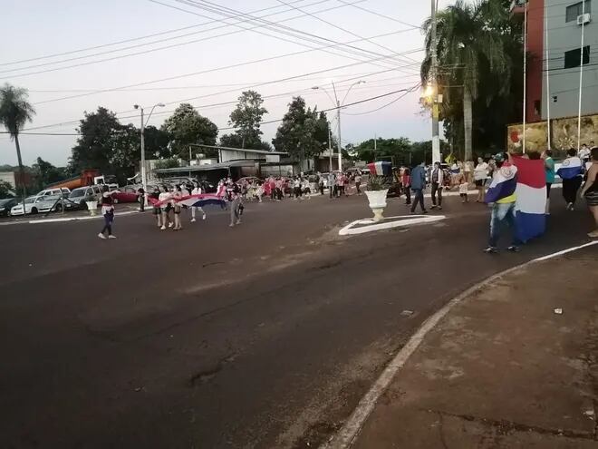 Los franqueños bloquearon el acceso a la ciudad, en protesta al gobierno de  Mario Abdo Benítez.