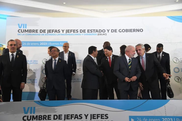 La última cumbre de la CELAC, realizada en Buenos, Argentina. Los jefes de Estado durante la foto grupal  en la jornada inaugural. (EFE)