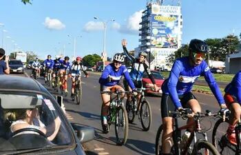 un-grupo-de-ciclistas-del-este-partio-el-domingo-ultimo-del-km-7-rumbo-a-la-basilica-de-caacupe-para-participar-de-las-festividades--211549000000-1656508.jpg