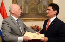 el-primer-embajador-paraguayo-en-republica-dominicana-lic-pedro-san-chez-leguizamon-derecha-junto-al-canciller-nacional-eladio-loizaga--233100000000-1324247.jpg