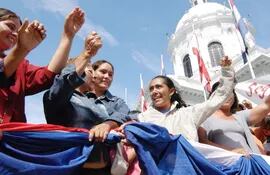 mujeres-compatriotas-cuando-celebraban-el-dia-de-la-mujer-paraguaya-en-asuncion-archivo-224904000000-1047494.jpg