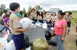 el-grupo-boy-scout-21-mburucuya-junto-a-algunos-docentes-entregaron-donaciones-a-las-familias-afectadas-por-las-inundaciones-en-el-chaco-paraguayo--210623000000-1086153.jpg