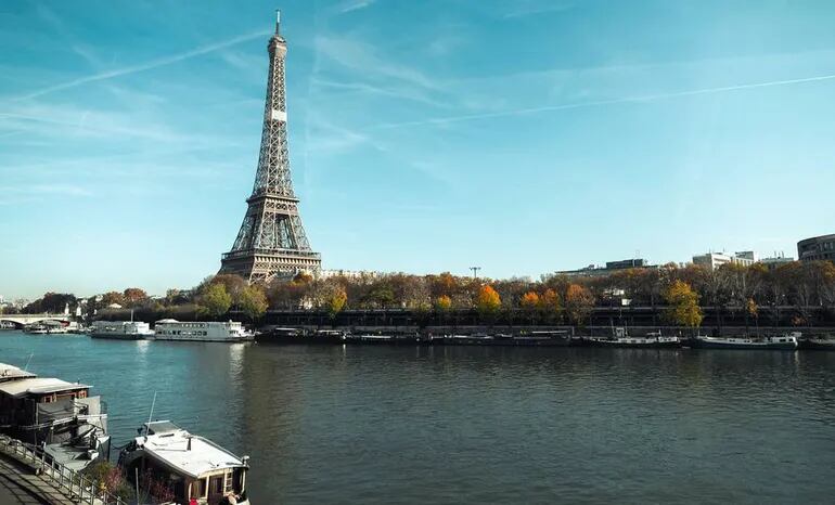 El imponente río Sena, en el centro de París, Francia, es duda para los JJ.OO.