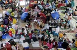 varias-personas-afectadas-por-la-tormenta-tropical-fung-wong-descansan-en-un-gimnasio-de-marikina-este-de-manila-filipinas-el-19-de-septiembre-del-115231000000-1133907.JPG