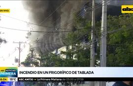 Incendio de grandes magnitudes en frigorífico en Tablada