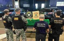 La droga hallada en el doble fondo del vehículo del joven paraguayo.